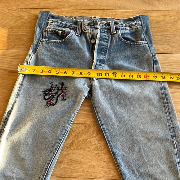 Vintage Blue Relaxed Jeans with Embroidered Detail - Picture 5 of 11